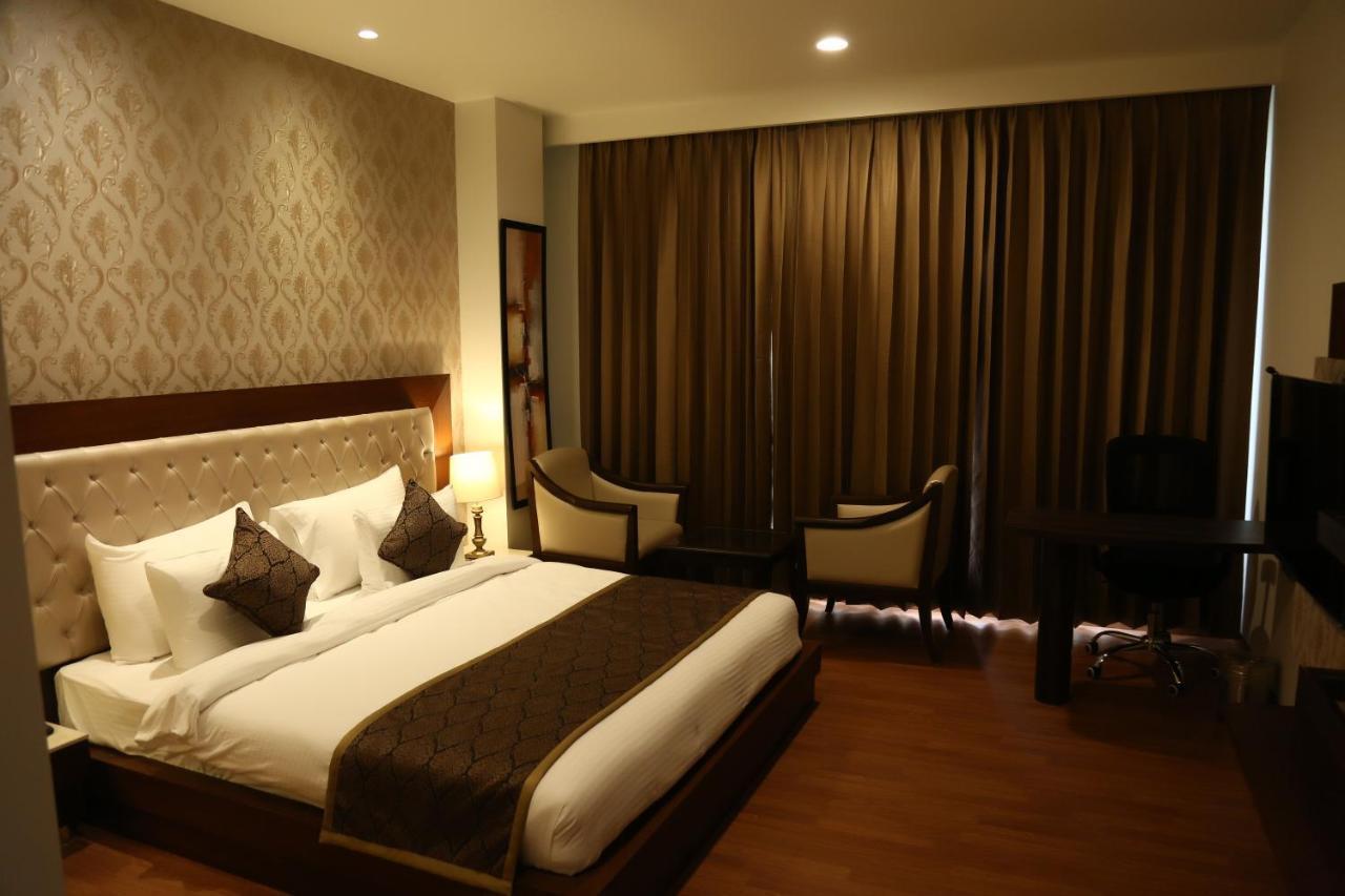 Hotel Imperia Suites ジャランダール エクステリア 写真