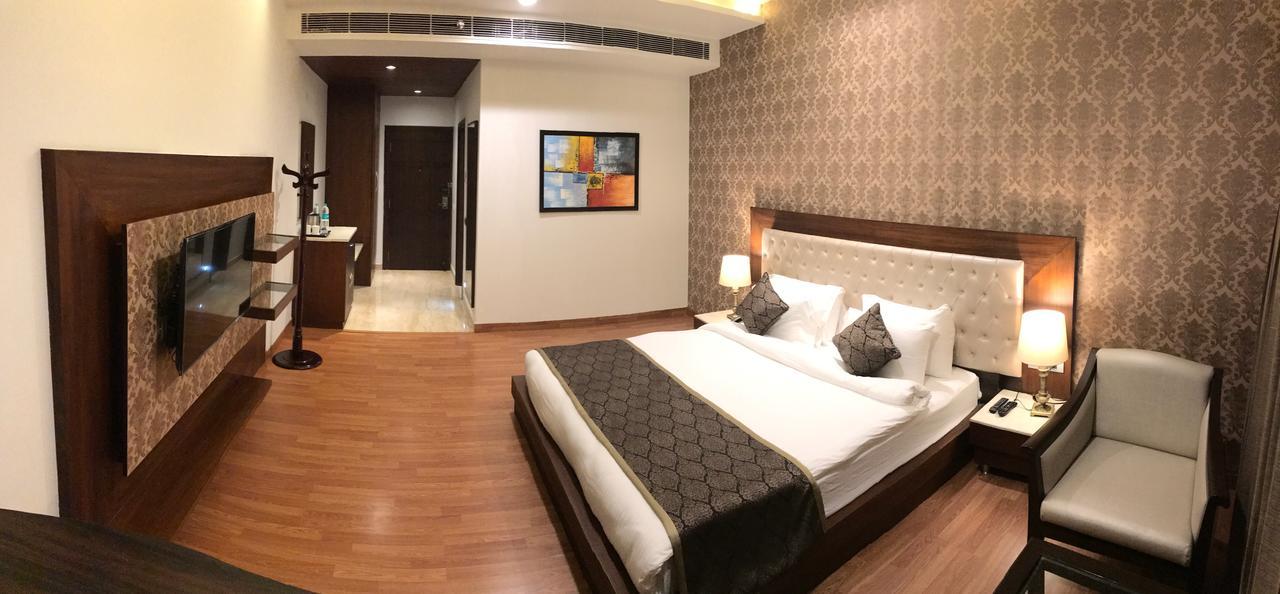 Hotel Imperia Suites ジャランダール エクステリア 写真