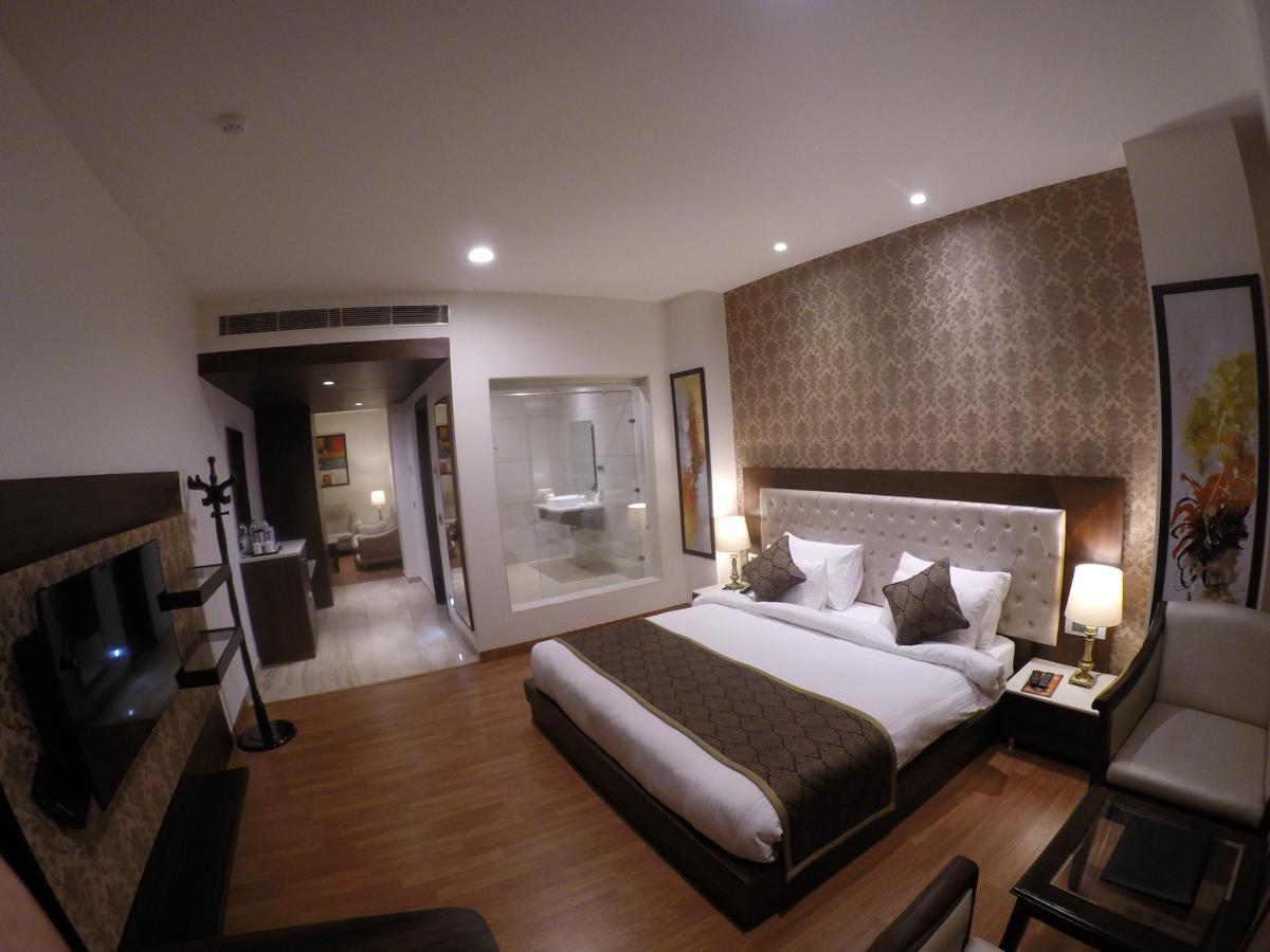 Hotel Imperia Suites ジャランダール エクステリア 写真